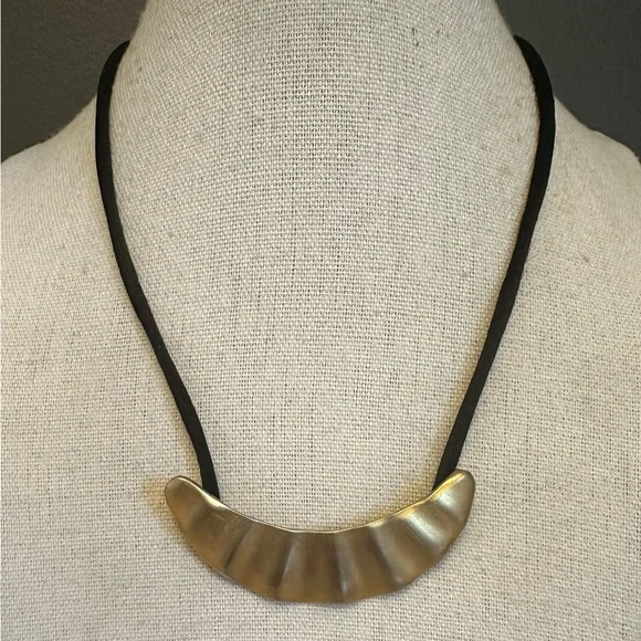 Vtg Kenneth Jay Lane Necklace Gold Sculptural Wavy Pendant Black Cord Choker KJL - Picture 1 of 6